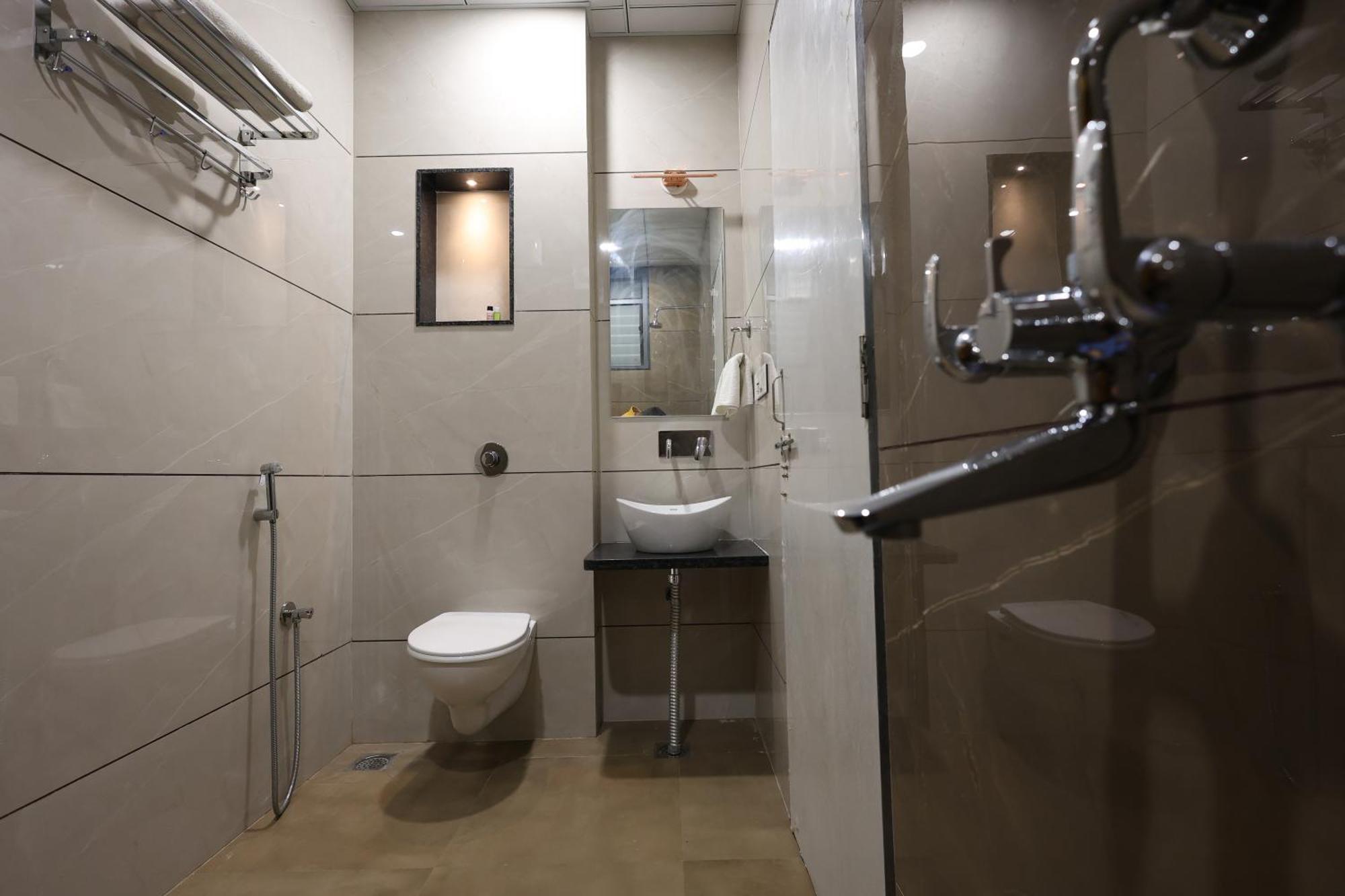 The Tri Arrow Hotel Khatu Bagian luar foto